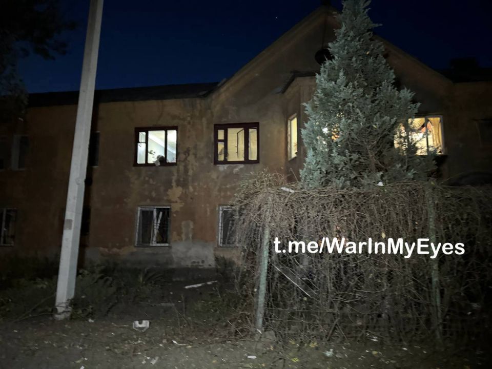 Последствия прилета ударного БПЛА по Куйбышевскому району Донецка сегодня ночью Последствия прилета ударного БПЛА по Куйбышевскому району Донецка сегодня ночью