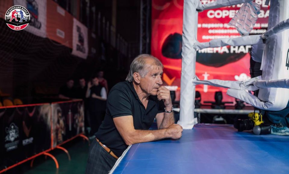 20 сентября в городе Донецк в спортивном комплексе «Сила Донбасса» прошли Открытые республиканские соревнования по боксу «Памяти первого Председателя наблюдательного совета Федерации бокса ДНР, основателя батальона... 20 сентября в городе Донецк в спортивном комплексе «Сила Донбасса» прошли Открытые республиканские соревнования по боксу «Памяти первого Председателя наблюдательного совета Федерации бокса ДНР, основателя батальона...