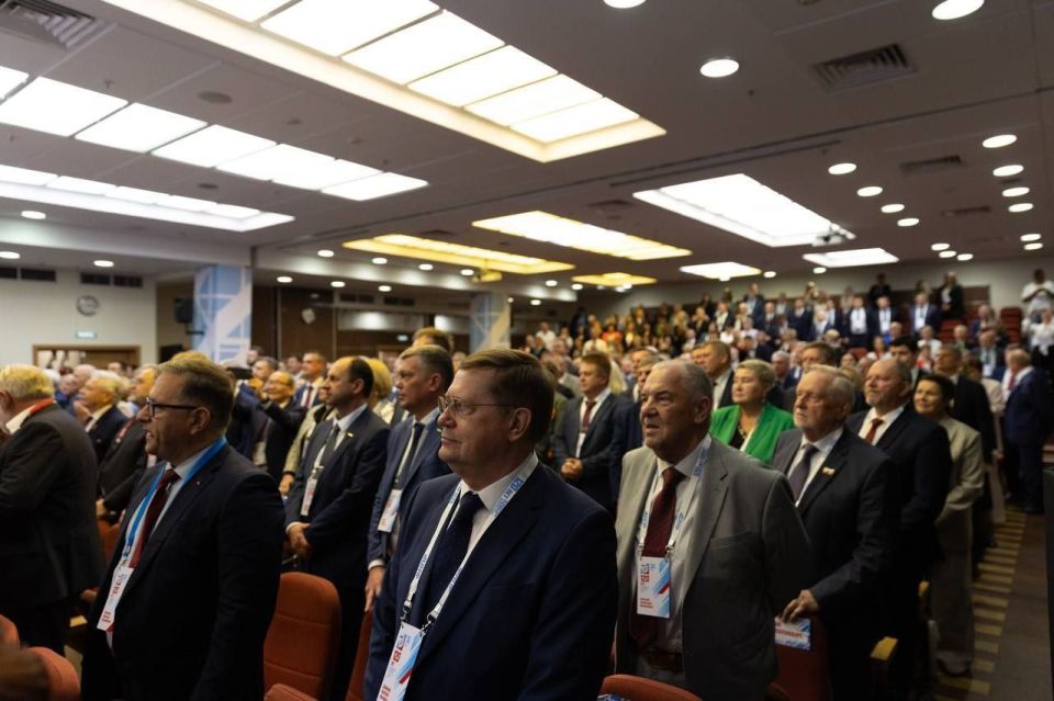 Заместитель председателя #Комитет_по_бюджету_финансам_и_налоговой_политике Максим Паршин (фракция «Единая Россия») принял участие в торжественном заседании Генерального совета Федерации независимых профсоюзов России (ФНПР) Заместитель председателя #Комитет_по_бюджету_финансам_и_налоговой_политике Максим Паршин (фракция «Единая Россия») принял участие в торжественном заседании Генерального совета Федерации независимых профсоюзов России (ФНПР)