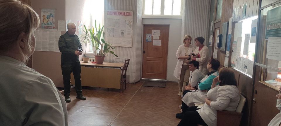 Заместитель председателя #Комитет_по_образованию_науке_культуре_и_делам_общественных_организаций Андрей Бедило (фракция «Единая Россия») провел ряд встреч с жителями Тореза Заместитель председателя #Комитет_по_образованию_науке_культуре_и_делам_общественных_организаций Андрей Бедило (фракция «Единая Россия») провел ряд встреч с жителями Тореза