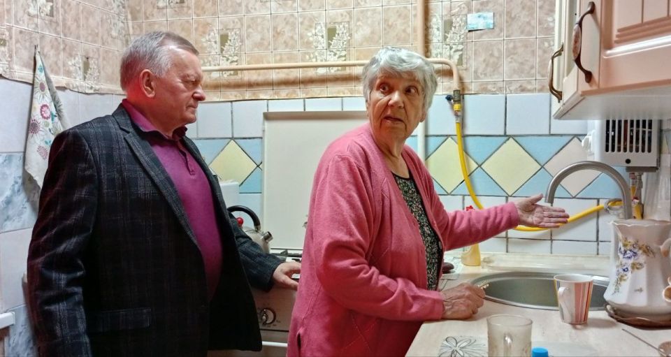 Наталья Бегуненко: В рамках проекта «УПРАВДОМ» партии Единая Россия организован комиссионный выезд в составе заместителя руководителя Управы Петровского внутригородского района Администрации городского округа Донецк Чуба... Наталья Бегуненко: В рамках проекта «УПРАВДОМ» партии Единая Россия организован комиссионный выезд в составе заместителя руководителя Управы Петровского внутригородского района Администрации городского округа Донецк Чуба...