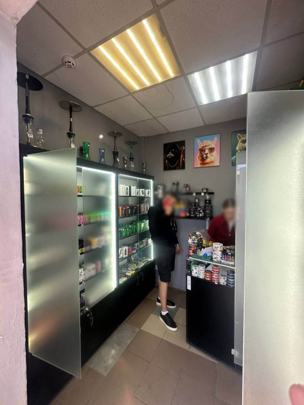 Полицейские пресекли незаконную реализацию никотинсодержащей продукции в Донецке Полицейские пресекли незаконную реализацию никотинсодержащей продукции в Донецке