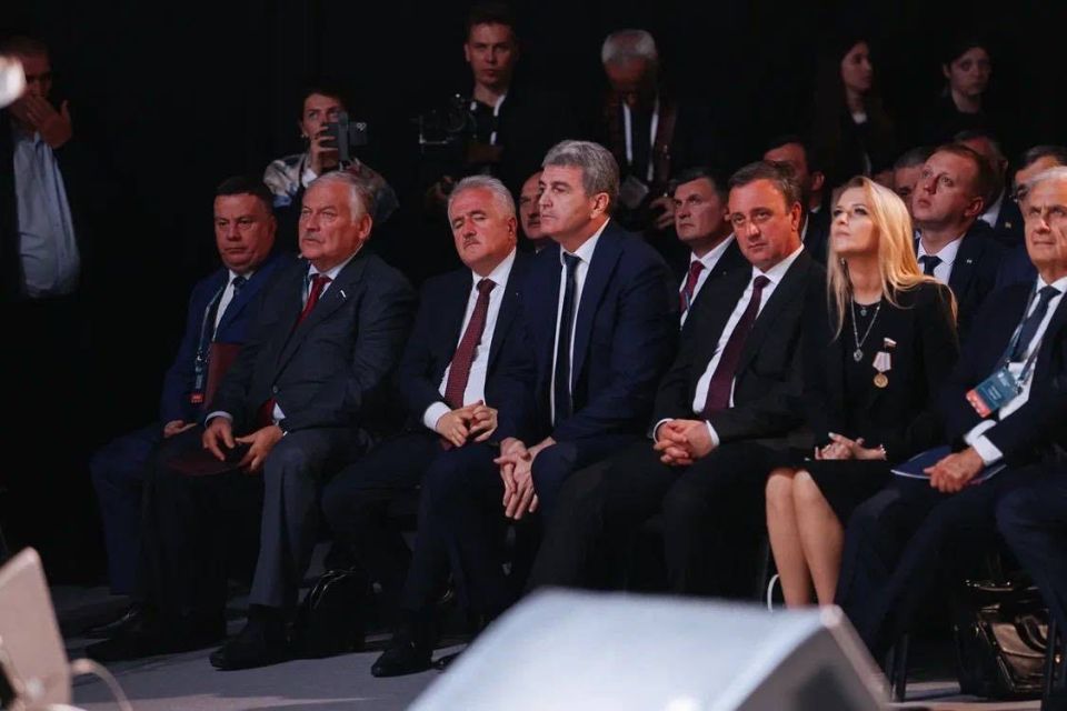 Награда братства и мужества: Председатель Народного Совета ДНР Константин Кузьмин удостоен медали «В ознаменование 35-летия Республики Южная Осетия» Награда братства и мужества: Председатель Народного Совета ДНР Константин Кузьмин удостоен медали «В ознаменование 35-летия Республики Южная Осетия»