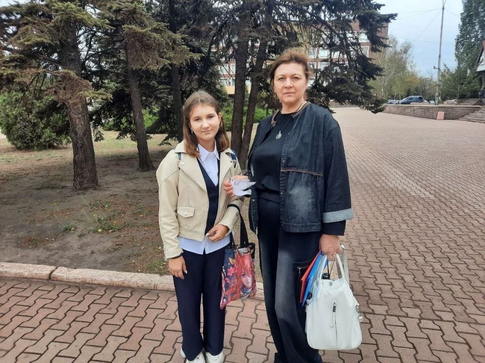 21 сентября - День мира!. В рамках партийного проекта "Новая школа" Всероссийской политической партии Единая Россия 19 сентября в школе №2 городского округа Енакиево прошло мероприятие для учащихся младшей школы, посвященное... 21 сентября - День мира!. В рамках партийного проекта "Новая школа" Всероссийской политической партии Единая Россия 19 сентября в школе №2 городского округа Енакиево прошло мероприятие для учащихся младшей школы, посвященное...