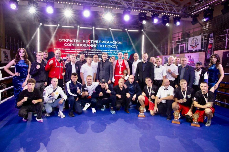 20 сентября в городе Донецк в спортивном комплексе «Сила Донбасса» прошли Открытые республиканские соревнования по боксу «Памяти первого Председателя наблюдательного совета Федерации бокса ДНР, основателя батальона... 20 сентября в городе Донецк в спортивном комплексе «Сила Донбасса» прошли Открытые республиканские соревнования по боксу «Памяти первого Председателя наблюдательного совета Федерации бокса ДНР, основателя батальона...