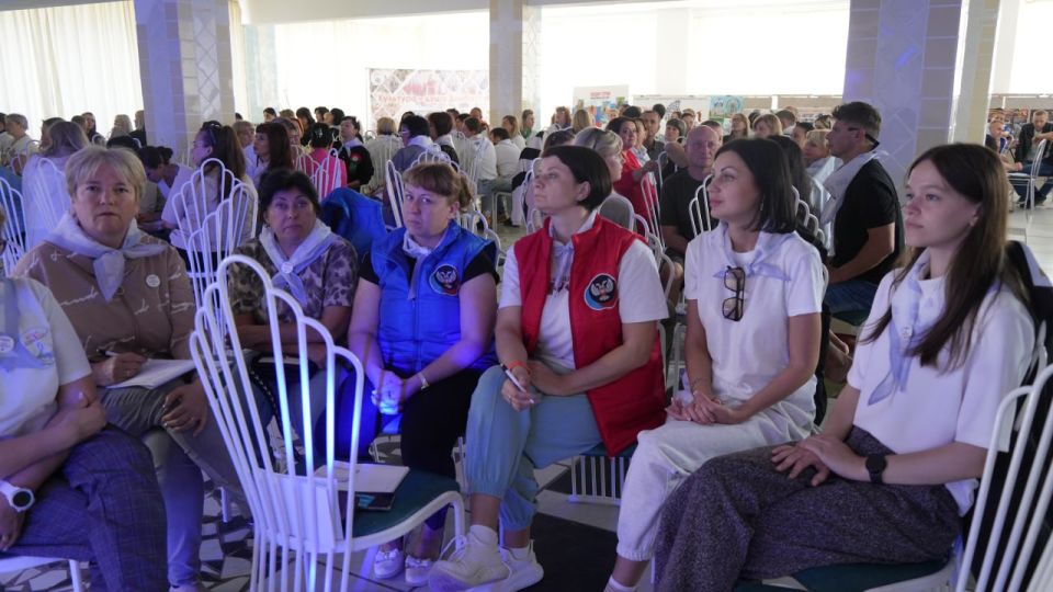 Михаил Желтяков: С 19 по 21 сентября в пос. Урзуф прошел II Cлёт работников культуры «Душа Донбасса» Михаил Желтяков: С 19 по 21 сентября в пос. Урзуф прошел II Cлёт работников культуры «Душа Донбасса»