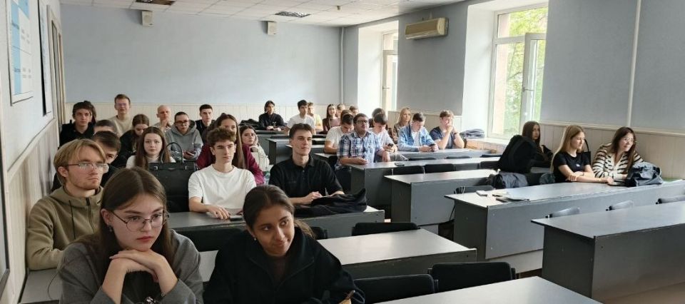 Экономисты ДонГУ провели встречу с профессором кафедры международных отношений и гуманитарного сотрудничества Сибирского института управления Российской академии народного хозяйства и государственной службы при Президенте... Экономисты ДонГУ провели встречу с профессором кафедры международных отношений и гуманитарного сотрудничества Сибирского института управления Российской академии народного хозяйства и государственной службы при Президенте...