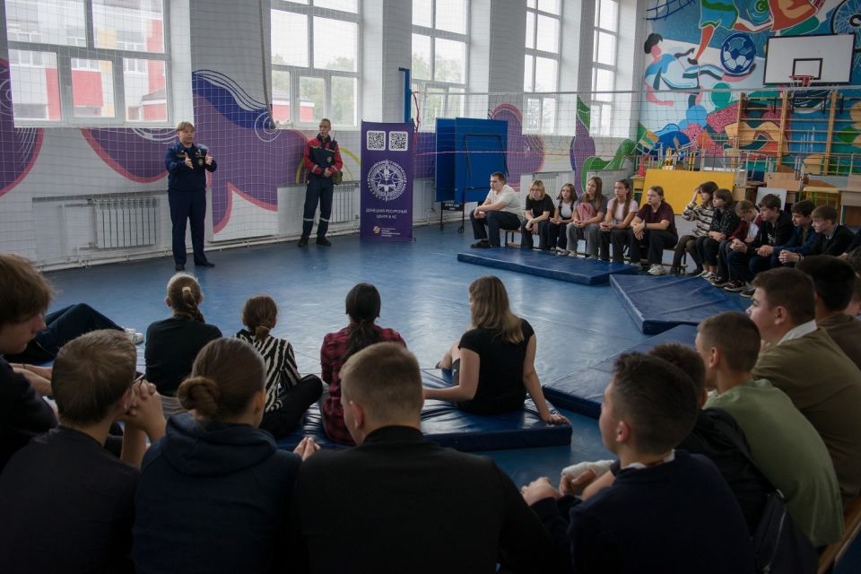 Очередной этап проекта «Школа антитеррора» Донецкого РО ВСКС прошёл на базе Володарской школы №1 и Володарской школы №2 Очередной этап проекта «Школа антитеррора» Донецкого РО ВСКС прошёл на базе Володарской школы №1 и Володарской школы №2