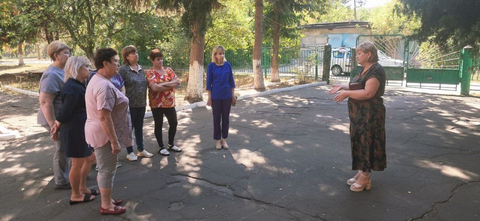 Сегодня, 22 сентября, заместитель главы администрации городского округа Макеевка Ирина Валентиновна Сидякина провела встречи с жителями по адресам: г. Макеевка, ул. Седова, дом 134, ул. Менделеева, дом 43 Сегодня, 22 сентября, заместитель главы администрации городского округа Макеевка Ирина Валентиновна Сидякина провела встречи с жителями по адресам: г. Макеевка, ул. Седова, дом 134, ул. Менделеева, дом 43