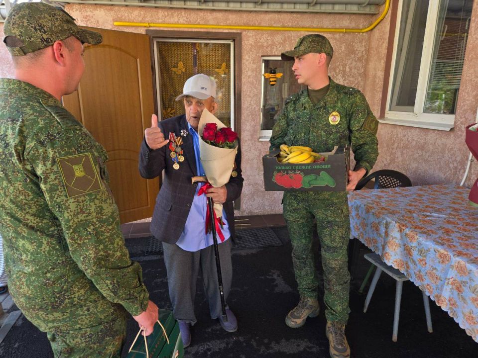 Военная комендатура 9 поздравила нашего ветерана ВОВ Демишева Афанасия Харлампиевича с 101 днем рождения! Военная комендатура 9 поздравила нашего ветерана ВОВ Демишева Афанасия Харлампиевича с 101 днем рождения!