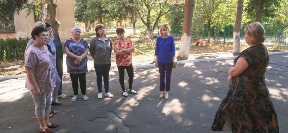 Сегодня, 22 сентября, заместитель главы администрации городского округа Макеевка Ирина Валентиновна Сидякина провела встречи с жителями по адресам: г. Макеевка, ул. Седова, дом 134, ул. Менделеева, дом 43 Сегодня, 22 сентября, заместитель главы администрации городского округа Макеевка Ирина Валентиновна Сидякина провела встречи с жителями по адресам: г. Макеевка, ул. Седова, дом 134, ул. Менделеева, дом 43