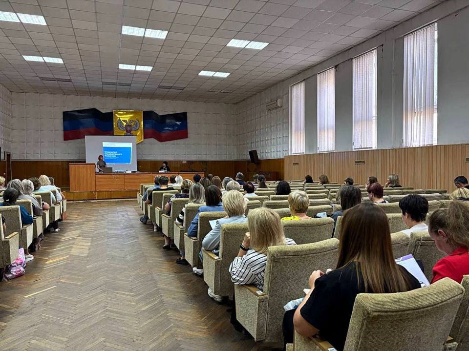 В Администрации го Енакиево проведен семинар с участием государственного инспектора труда Елены Кодотенко для работодателей В Администрации го Енакиево проведен семинар с участием государственного инспектора труда Елены Кодотенко для работодателей