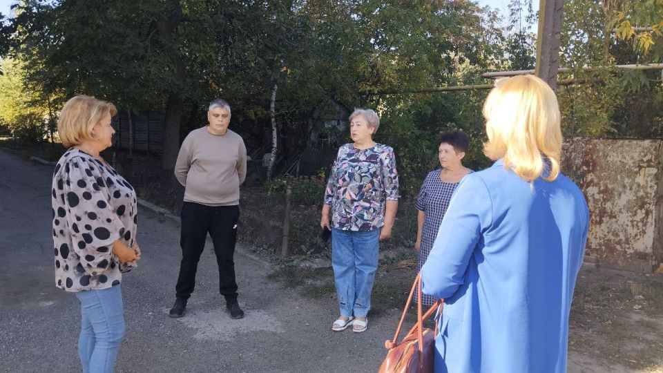 Сегодня, 23 сентября, в Червоногвардейском районе состоялась встреча депутата Макеевского городского совета ДНР Нателлы Джоджишвили с жителями жилого массива Карла Маркса возле дома № 1 по улице Кронштадтской Сегодня, 23 сентября, в Червоногвардейском районе состоялась встреча депутата Макеевского городского совета ДНР Нателлы Джоджишвили с жителями жилого массива Карла Маркса возле дома № 1 по улице Кронштадтской