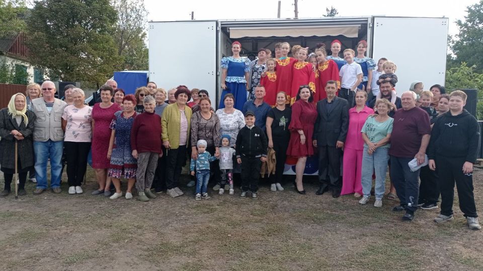 Проект Единой России «Культура малой Родины» направлен на сохранение и развитие культурных традиций регионов России, в рамках которого в Донецкой Народной Республике активно функционируют многофункциональные передвижные... Проект Единой России «Культура малой Родины» направлен на сохранение и развитие культурных традиций регионов России, в рамках которого в Донецкой Народной Республике активно функционируют многофункциональные передвижные...