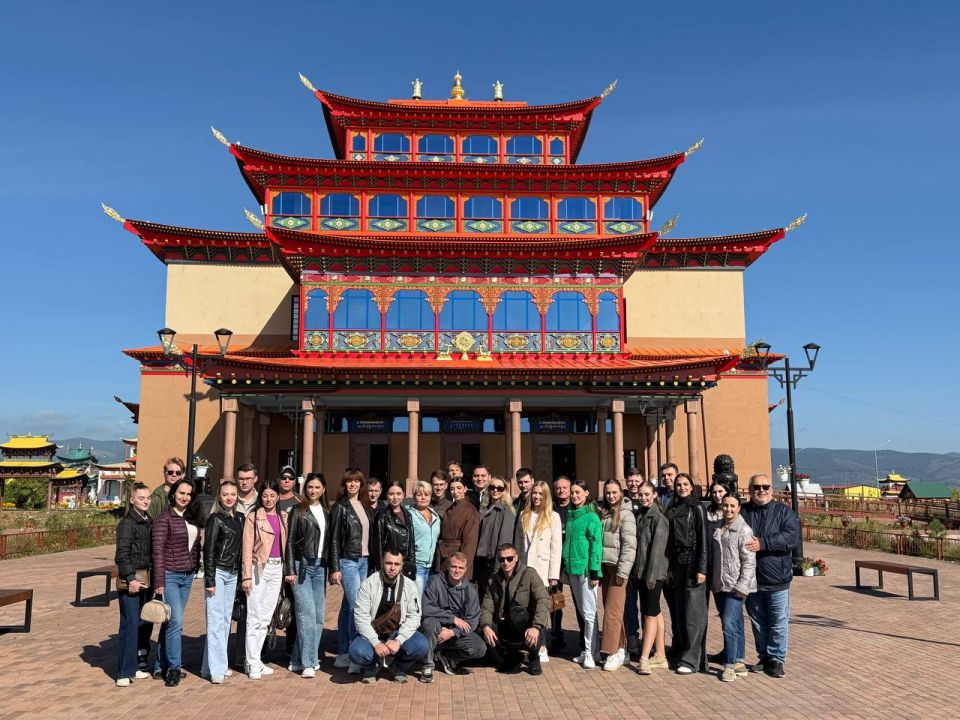 Ещё три далёких региона стали близкими и родными: «Донбасс» возвратился с дальневосточных гастролей Ещё три далёких региона стали близкими и родными: «Донбасс» возвратился с дальневосточных гастролей