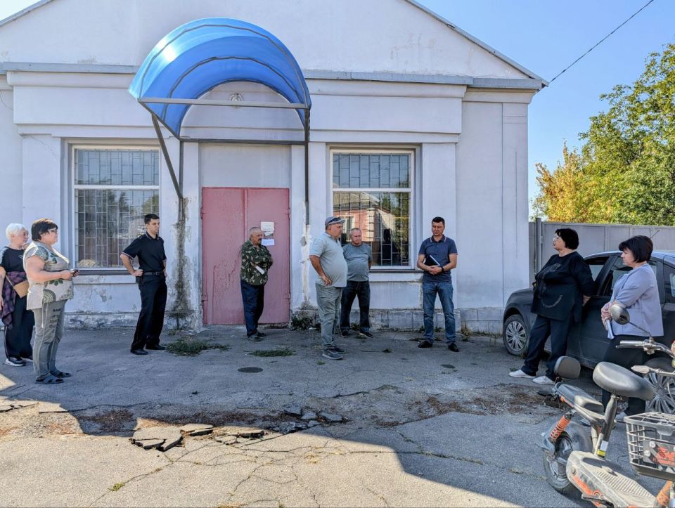 23 сентября заместитель главы Администрации Старобешевского муниципального округа Юрий Манжелеев провел сход граждан по улице Суворова города Комсомольское 23 сентября заместитель главы Администрации Старобешевского муниципального округа Юрий Манжелеев провел сход граждан по улице Суворова города Комсомольское