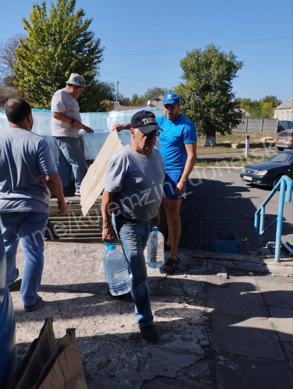 В Донецке организовали доставку питьевой воды в поселок Старомихайловку В Донецке организовали доставку питьевой воды в поселок Старомихайловку