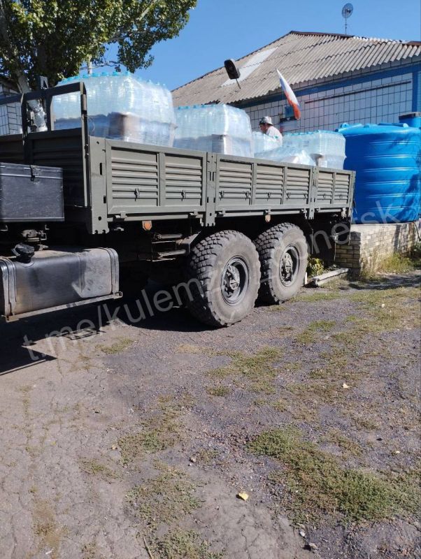 В Донецке организовали доставку питьевой воды в поселок Старомихайловку В Донецке организовали доставку питьевой воды в поселок Старомихайловку