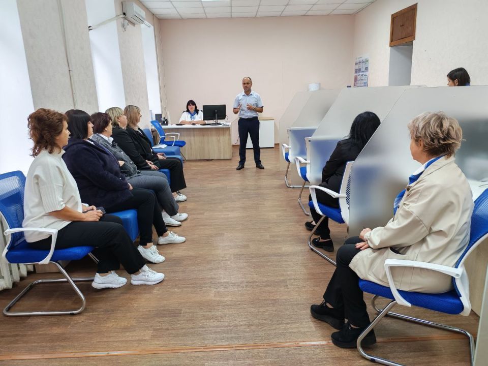 Состоялся прием граждан. Сегодня, 23 сентября, в Общественной приёмной Партии «Единая Россия» города Тореза депутат Торезского городского совета Ерёмченко Виктор Дмитриевич провел прием граждан Состоялся прием граждан. Сегодня, 23 сентября, в Общественной приёмной Партии «Единая Россия» города Тореза депутат Торезского городского совета Ерёмченко Виктор Дмитриевич провел прием граждан