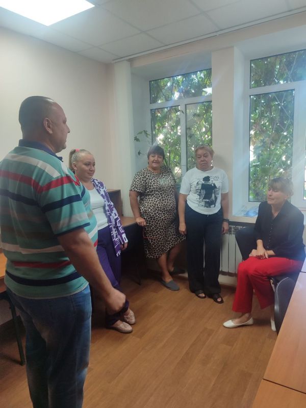 Начальник Тельмановского территориального отдела провел встречу с трудовым коллективом в отделении почтовой связи в Тельманово Начальник Тельмановского территориального отдела провел встречу с трудовым коллективом в отделении почтовой связи в Тельманово