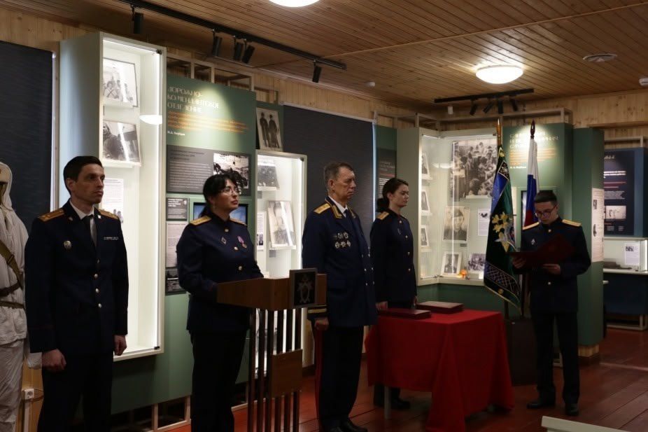 В Ленинградской области молодые сотрудники следственного управления приняли Присягу сотрудника Следственного комитета Российской Федерации В Ленинградской области молодые сотрудники следственного управления приняли Присягу сотрудника Следственного комитета Российской Федерации