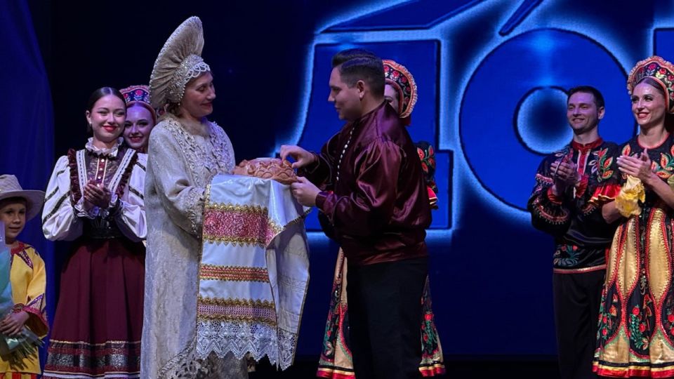 Ещё три далёких региона стали близкими и родными: «Донбасс» возвратился с дальневосточных гастролей Ещё три далёких региона стали близкими и родными: «Донбасс» возвратился с дальневосточных гастролей