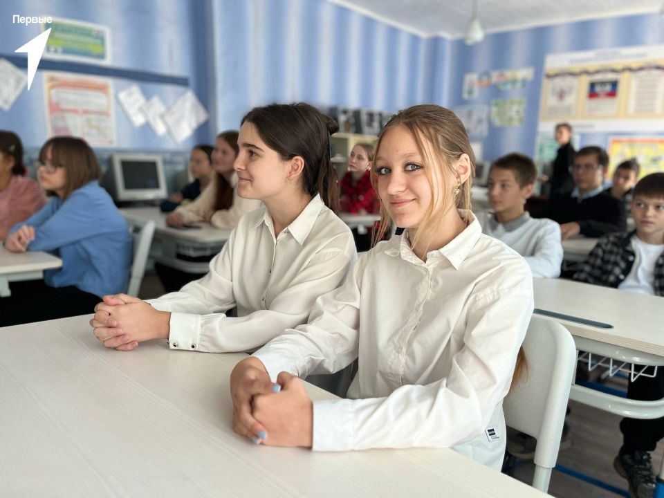 Если ты есть-будь Первым!. На днях в ГБОУ «Школа №26» прошла увлекательная агитация, посвящённая преимуществам активного участия в Движении Первых Мы поговорили о ценностях, новых возможностях и векторах развития, которые... Если ты есть-будь Первым!. На днях в ГБОУ «Школа №26» прошла увлекательная агитация, посвящённая преимуществам активного участия в Движении Первых Мы поговорили о ценностях, новых возможностях и векторах развития, которые...
