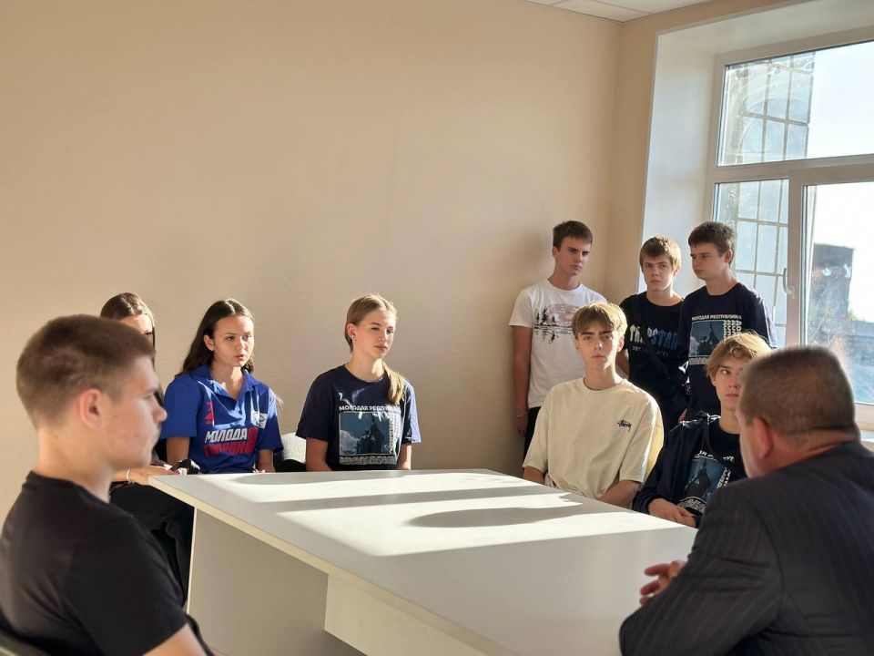 Молодежный круглый стол в Иловайске: открытый диалог с администрацией Молодежный круглый стол в Иловайске: открытый диалог с администрацией