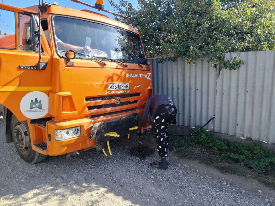 Для обеспечения водой жителей района Управой Кировского внутригородского района при поддержке региона-шефа Московская область ежедневно осуществляется подвоз воды для жителей домов, в которые в установленный графиком день не... Для обеспечения водой жителей района Управой Кировского внутригородского района при поддержке региона-шефа Московская область ежедневно осуществляется подвоз воды для жителей домов, в которые в установленный графиком день не...