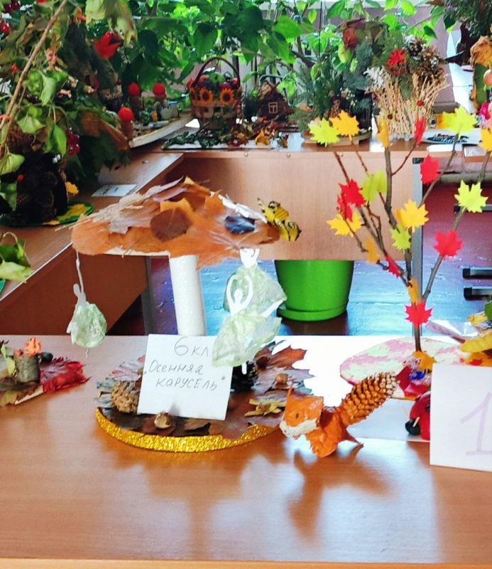 Выставка поделок "Осенняя фантазия" Выставка поделок "Осенняя фантазия"
