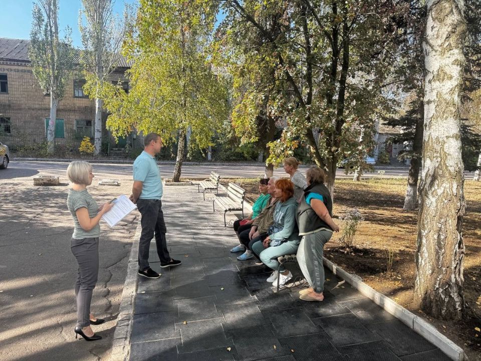 Роман Конев: 23 сентября 2025 года во исполнение поручения Главы Донецкой Народной Республики, депутаты Горловского городского совета Донецкой Народной Республики Наталия Ботвина, Даниил Карабаев, Евгений Прокопович, Эдуард... Роман Конев: 23 сентября 2025 года во исполнение поручения Главы Донецкой Народной Республики, депутаты Горловского городского совета Донецкой Народной Республики Наталия Ботвина, Даниил Карабаев, Евгений Прокопович, Эдуард...