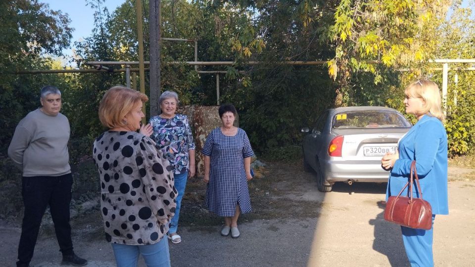 Сегодня, 23 сентября, в Червоногвардейском районе состоялась встреча депутата Макеевского городского совета ДНР Нателлы Джоджишвили с жителями жилого массива Карла Маркса возле дома № 1 по улице Кронштадтской Сегодня, 23 сентября, в Червоногвардейском районе состоялась встреча депутата Макеевского городского совета ДНР Нателлы Джоджишвили с жителями жилого массива Карла Маркса возле дома № 1 по улице Кронштадтской