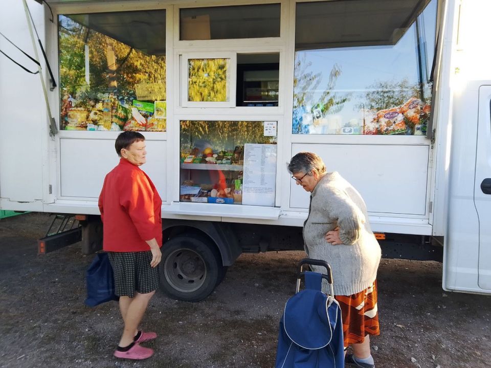 С 20 по 23 сентября 2025 года осуществлена выездная торговля с использованием автомагазинов в населенных пунктах городских округов Донецк, Докучаевск, Горловка, Мариуполь, на территории г. Авдеевка, также Волновахского... С 20 по 23 сентября 2025 года осуществлена выездная торговля с использованием автомагазинов в населенных пунктах городских округов Донецк, Докучаевск, Горловка, Мариуполь, на территории г. Авдеевка, также Волновахского...