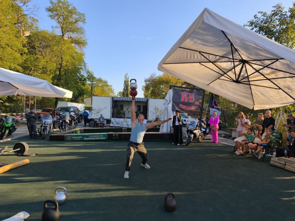 Проект Единой России «Культура малой Родины» направлен на сохранение и развитие культурных традиций регионов России, в рамках которого в Донецкой Народной Республике активно функционируют многофункциональные передвижные... Проект Единой России «Культура малой Родины» направлен на сохранение и развитие культурных традиций регионов России, в рамках которого в Донецкой Народной Республике активно функционируют многофункциональные передвижные...