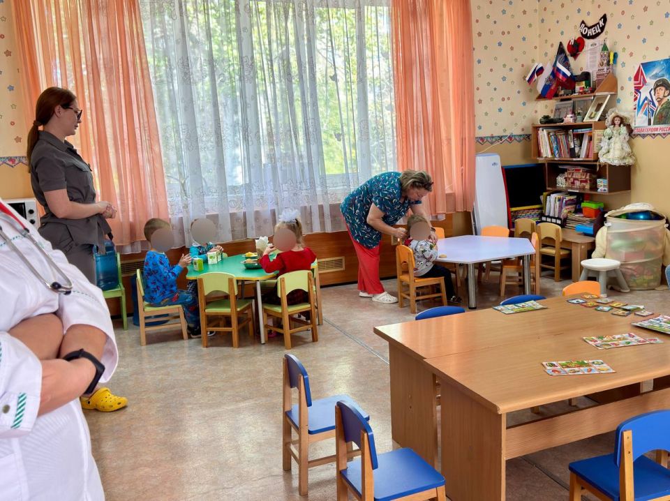 Александр Волошин: #гуманитарнаяпомощь. Сегодня в рамках нашей системной работы по гуманитарной поддержке региона депутат Народного Совета ДНР Вадим Морозов и Уполномоченный по правам ребёнка в Республике Светлана Малахай... Александр Волошин: #гуманитарнаяпомощь. Сегодня в рамках нашей системной работы по гуманитарной поддержке региона депутат Народного Совета ДНР Вадим Морозов и Уполномоченный по правам ребёнка в Республике Светлана Малахай...