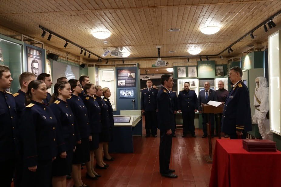 В Ленинградской области молодые сотрудники следственного управления приняли Присягу сотрудника Следственного комитета Российской Федерации В Ленинградской области молодые сотрудники следственного управления приняли Присягу сотрудника Следственного комитета Российской Федерации