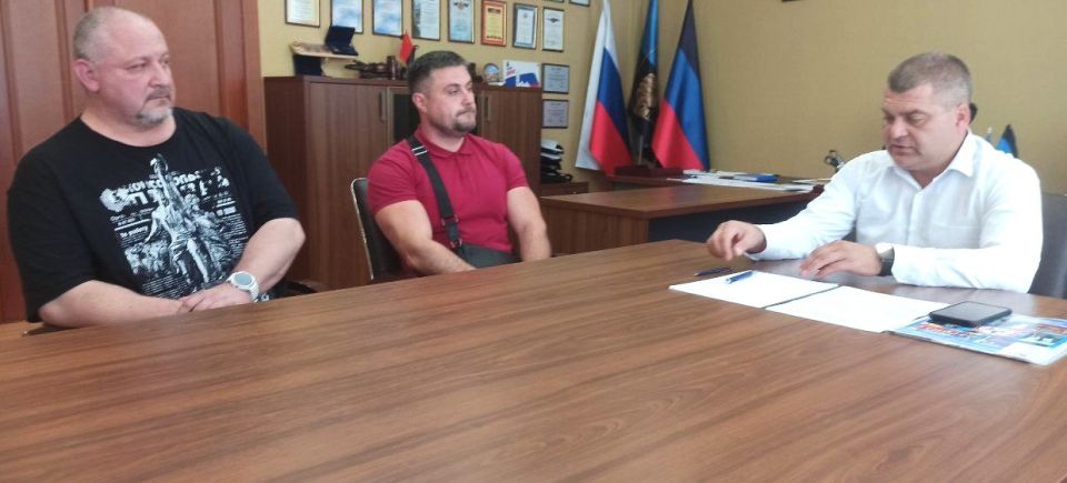 Юрий Атаманов: Совместно с Сергеем Ткаченко, членом постоянного комитета по вопросам социальной политики, образования, культуры и спорта, в рамках рабочей встречи обсудили вопросы развития бодибилдинга на территории нашего... Юрий Атаманов: Совместно с Сергеем Ткаченко, членом постоянного комитета по вопросам социальной политики, образования, культуры и спорта, в рамках рабочей встречи обсудили вопросы развития бодибилдинга на территории нашего...