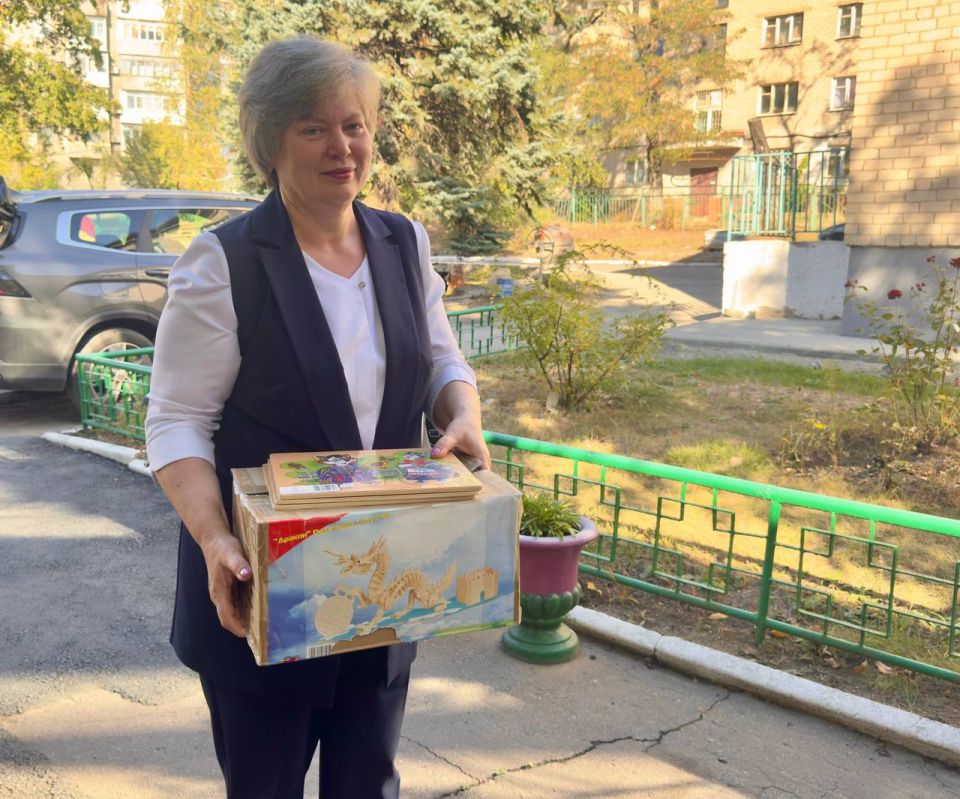 Александр Волошин: #гуманитарнаяпомощь. Сегодня в рамках нашей системной работы по гуманитарной поддержке региона депутат Народного Совета ДНР Вадим Морозов и Уполномоченный по правам ребёнка в Республике Светлана Малахай... Александр Волошин: #гуманитарнаяпомощь. Сегодня в рамках нашей системной работы по гуманитарной поддержке региона депутат Народного Совета ДНР Вадим Морозов и Уполномоченный по правам ребёнка в Республике Светлана Малахай...