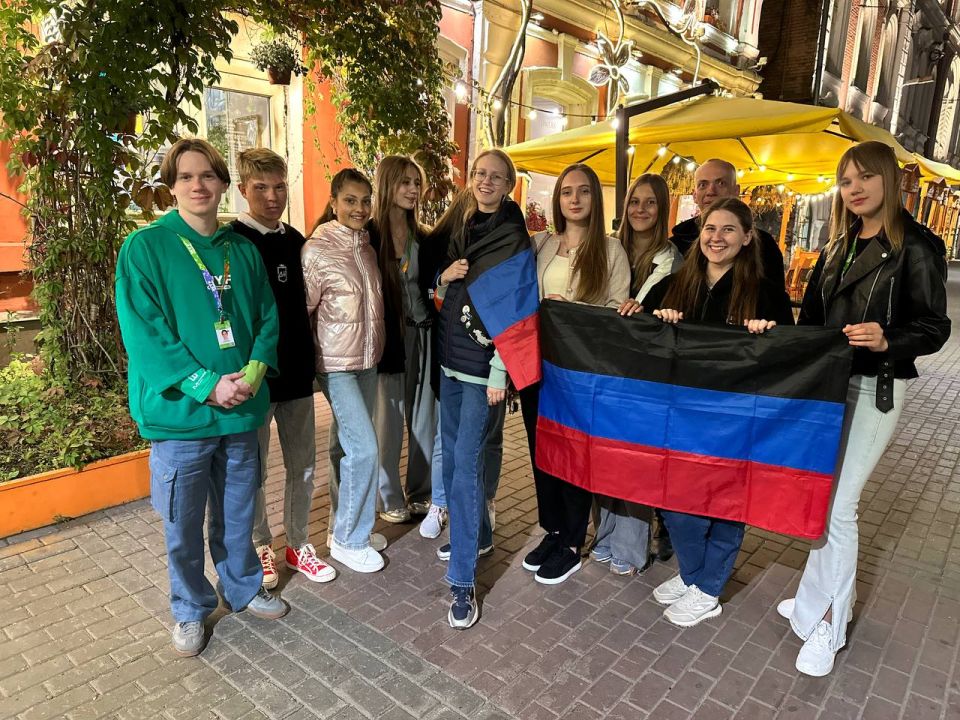 С 17 по 21 сентября студентка 2 курса кафедры менеджмента Дарья Садах стала участницей масштабного международного мероприятия — на слёте Всемирного фестиваля молодёжи С 17 по 21 сентября студентка 2 курса кафедры менеджмента Дарья Садах стала участницей масштабного международного мероприятия — на слёте Всемирного фестиваля молодёжи