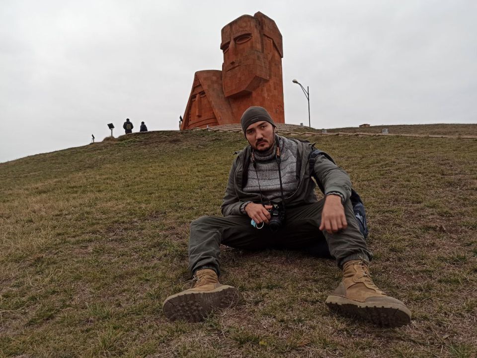 Эксклюзивное интервью военкора агентства ANNA NEWS Марии Коледа с Ринатом Есеналиевым - бывшим ополченцем, военным корреспондентом, киноактёром, сценаристом Эксклюзивное интервью военкора агентства ANNA NEWS Марии Коледа с Ринатом Есеналиевым - бывшим ополченцем, военным корреспондентом, киноактёром, сценаристом