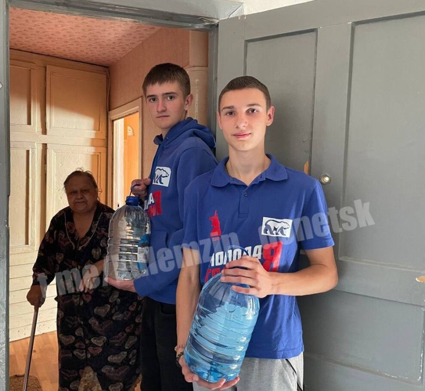 Алексей Кулемзин: Молодёжь Донецка не остаётся в стороне в сложившейся ситуации с водоснабжением Алексей Кулемзин: Молодёжь Донецка не остаётся в стороне в сложившейся ситуации с водоснабжением