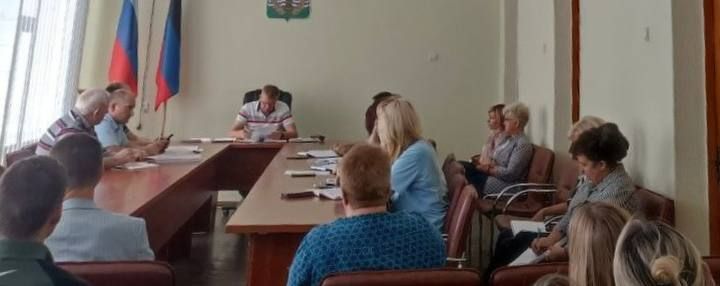 Сергей Юзвинкевич: Сегодня провёл расширенное аппаратное совещание с начальниками отделов и структурных подразделений Администрации Володарского МО, руководителями предприятий, территориальных подразделений министерств и... Сергей Юзвинкевич: Сегодня провёл расширенное аппаратное совещание с начальниками отделов и структурных подразделений Администрации Володарского МО, руководителями предприятий, территориальных подразделений министерств и...
