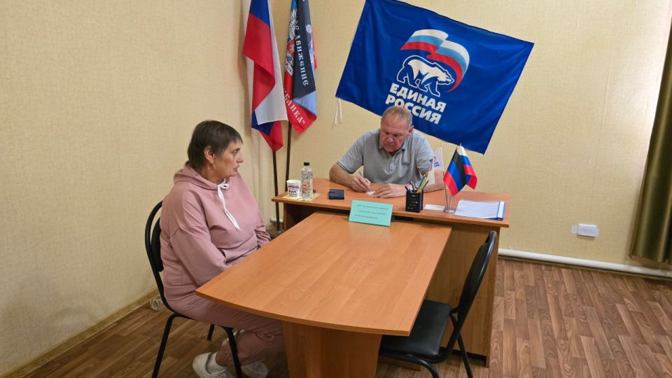 Сегодня Врип главы муниципального образования Старобешевский муниципальный округ Александр Ретивов провел личный приём граждан в общественной приёмной партии "Единая Россия" Старобешевского муниципального округа Сегодня Врип главы муниципального образования Старобешевский муниципальный округ Александр Ретивов провел личный приём граждан в общественной приёмной партии "Единая Россия" Старобешевского муниципального округа