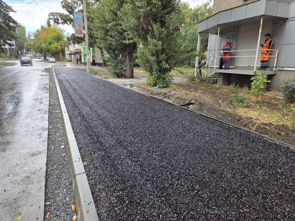 Подрядчики Нижегородской области продолжают благоустройство дворов для жителей Харцызска Подрядчики Нижегородской области продолжают благоустройство дворов для жителей Харцызска
