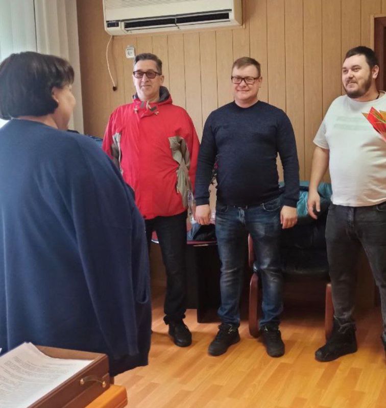 Во исполнение поручения Главы Донецкой Народной Республики Дениса Пушилина, сегодня 24 сентября 2025 года, депутаты Ясиноватского муниципального совета Наталья Филиппова, Сергей Куксенко, Владислав Мурай, Антон Никитин... Во исполнение поручения Главы Донецкой Народной Республики Дениса Пушилина, сегодня 24 сентября 2025 года, депутаты Ясиноватского муниципального совета Наталья Филиппова, Сергей Куксенко, Владислав Мурай, Антон Никитин...