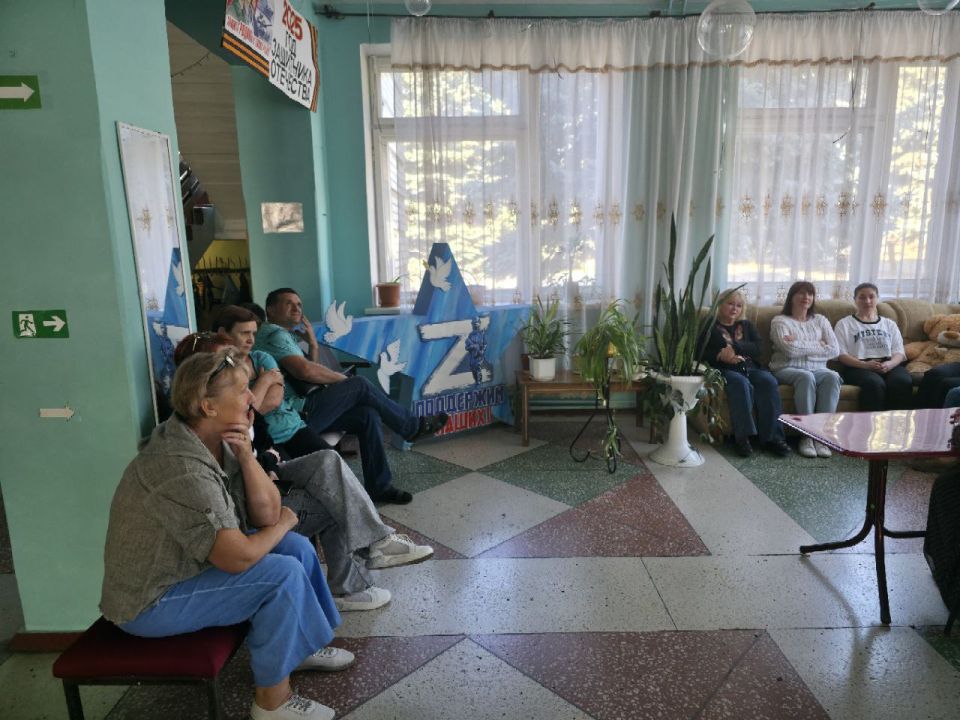 Сегодня, 24 сентября, в городском округе Торез состоялась встреча заместителя главы администрации городского округа Ольги Дедух с сотрудниками МБУ "Клуб "Прогресс" г.о. Торез" Сегодня, 24 сентября, в городском округе Торез состоялась встреча заместителя главы администрации городского округа Ольги Дедух с сотрудниками МБУ "Клуб "Прогресс" г.о. Торез"