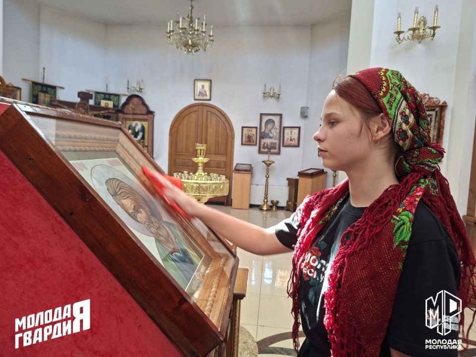 Ждановские активисты привели в порядок святыню Ждановские активисты привели в порядок святыню