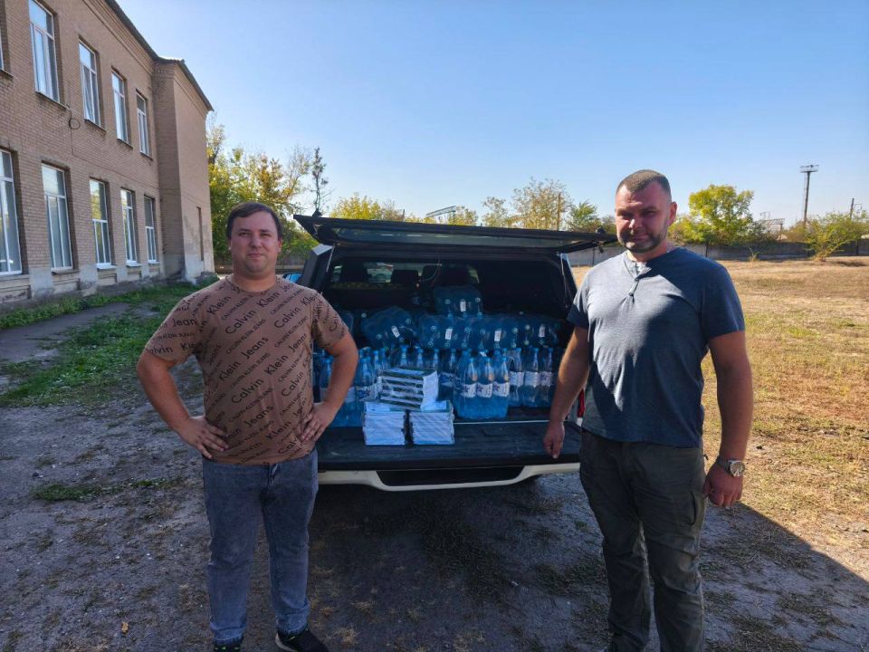 Депутат Евгений Тюпин обеспечил детские учреждения Иловайска питьевой водой Депутат Евгений Тюпин обеспечил детские учреждения Иловайска питьевой водой