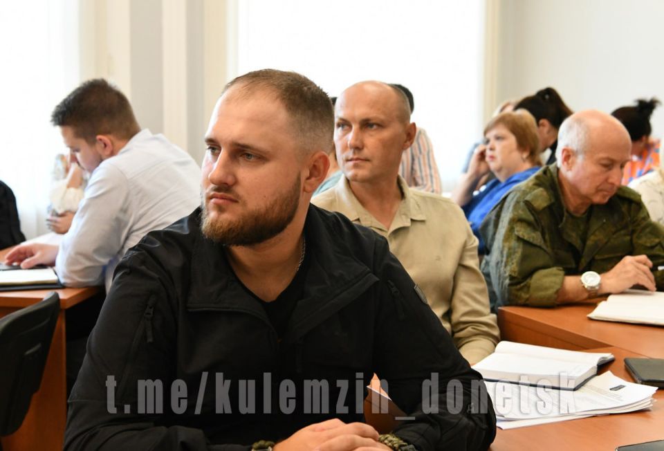Алексей Кулемзин: Провёл аппаратное совещание с руководителями районов и структурных подразделений городской администрации Алексей Кулемзин: Провёл аппаратное совещание с руководителями районов и структурных подразделений городской администрации
