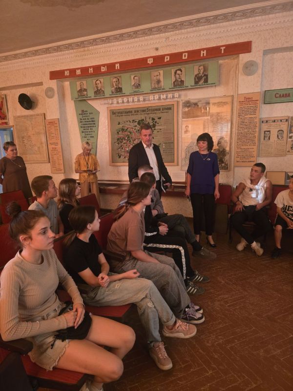 Михаил Желтяков: Прямой и открытый диалог в Амвросиевском округе! Провел встречу с трудовыми коллективами Амвросиевского муниципального округа – коллегами из Централизованной библиотечной системы, Новоамвросиевской школы... Михаил Желтяков: Прямой и открытый диалог в Амвросиевском округе! Провел встречу с трудовыми коллективами Амвросиевского муниципального округа – коллегами из Централизованной библиотечной системы, Новоамвросиевской школы...